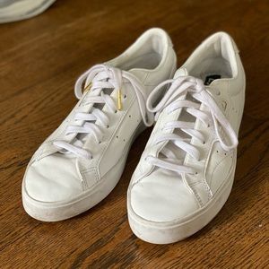Women’s Adidas ‘Sleek’ white sneakers 8.5